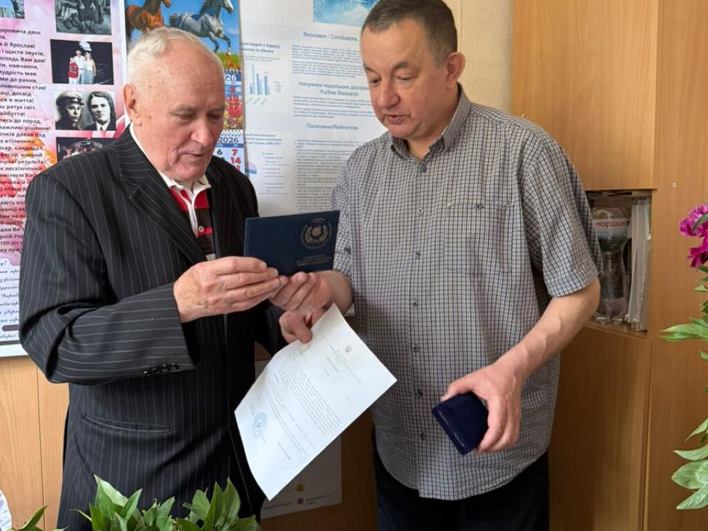 Валентина Шаповала почесного професора ПДМУ відзначено нагрудним знаком ректора з нагоди 85-річного ювілею.