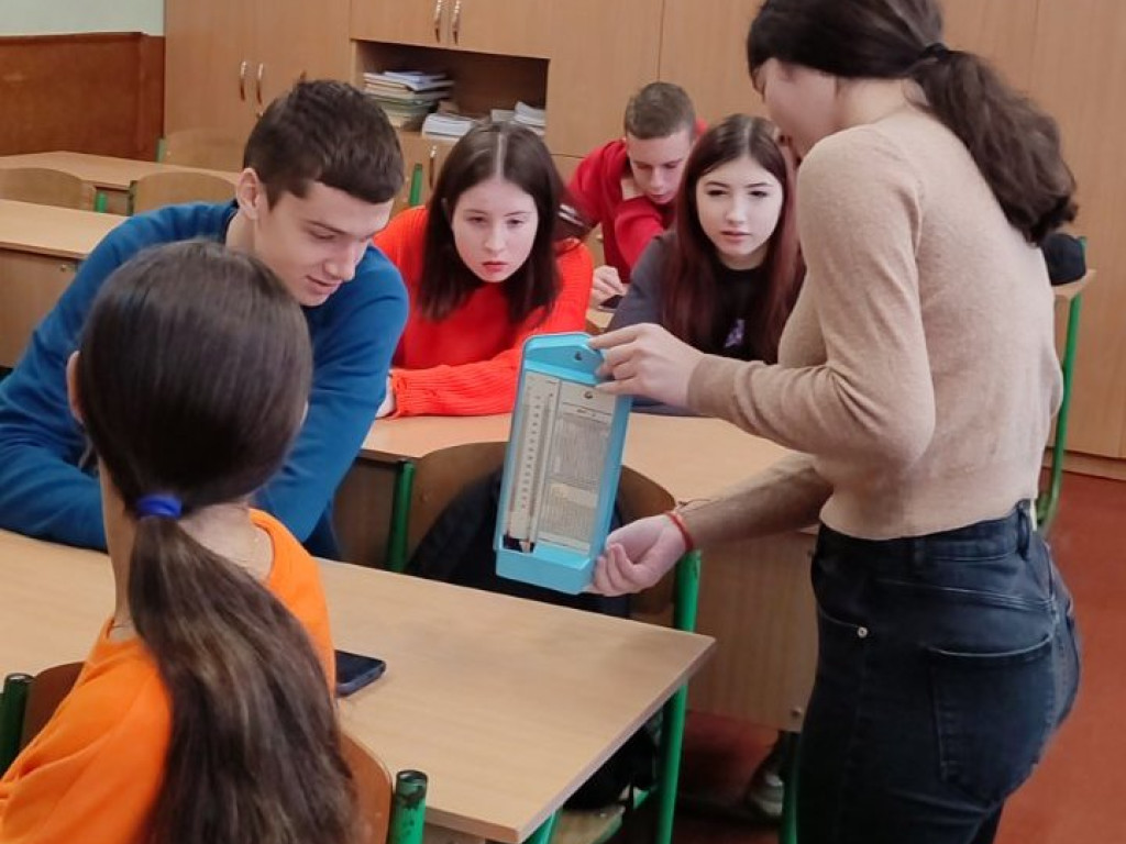 10 листопада – Всесвітній день науки за мир і розвиток / World Science Day for Peace and Development